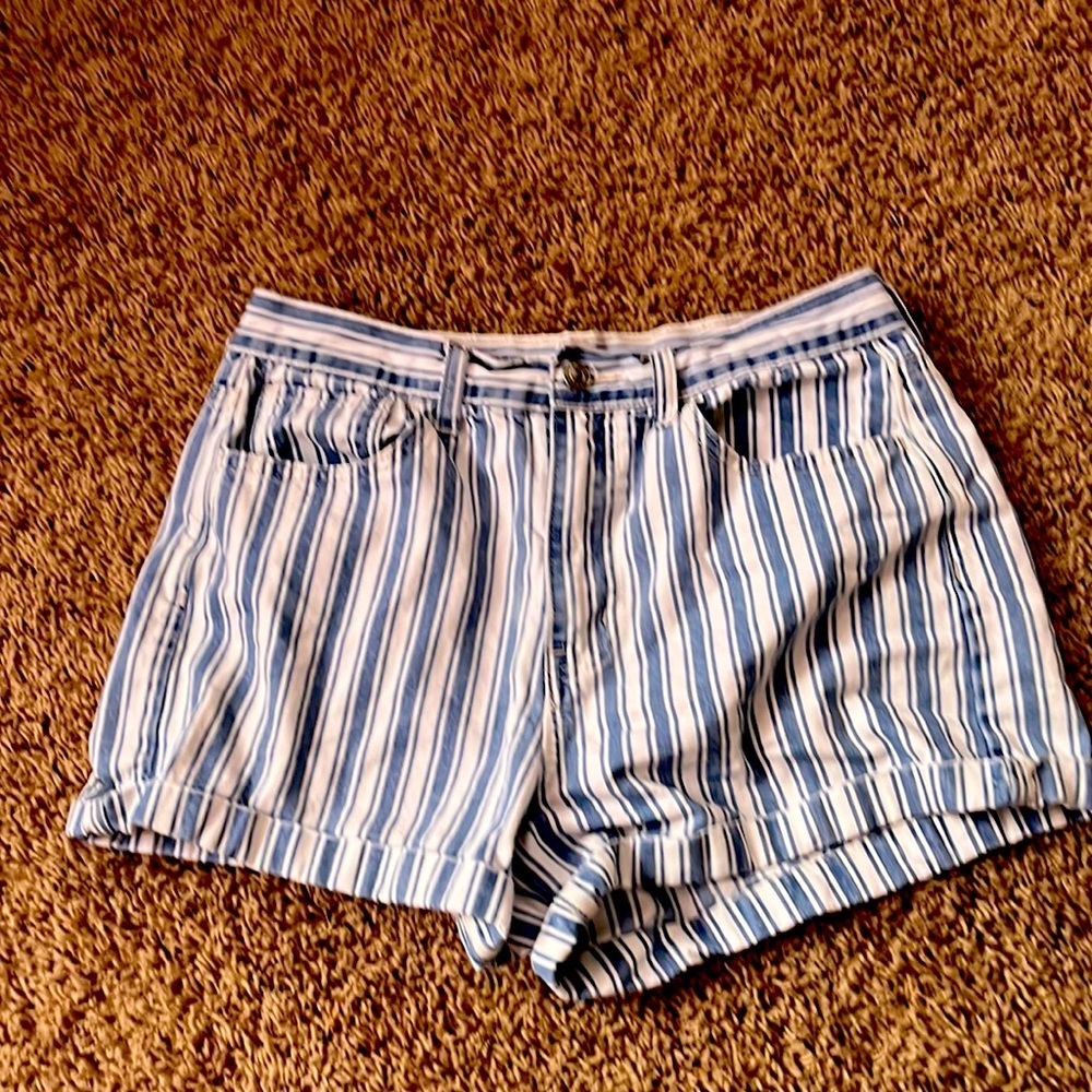 American eagle blue/white shorts. Size 8:)